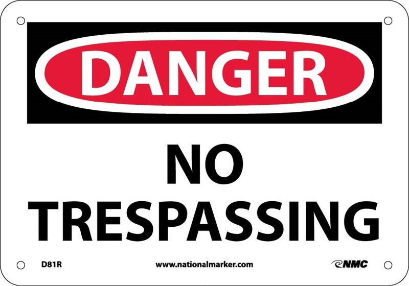 Does the text on the no trespassing signs bulk read clearly?